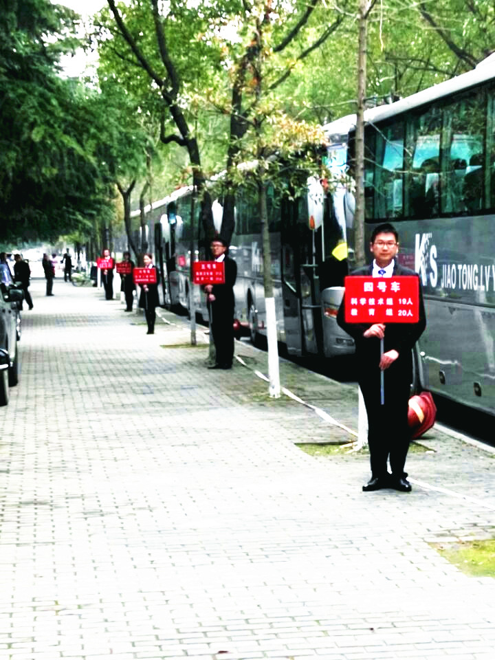 兩會第二日-公交保障_副本.jpg 兩會第二日-公交保障_副本.jpg