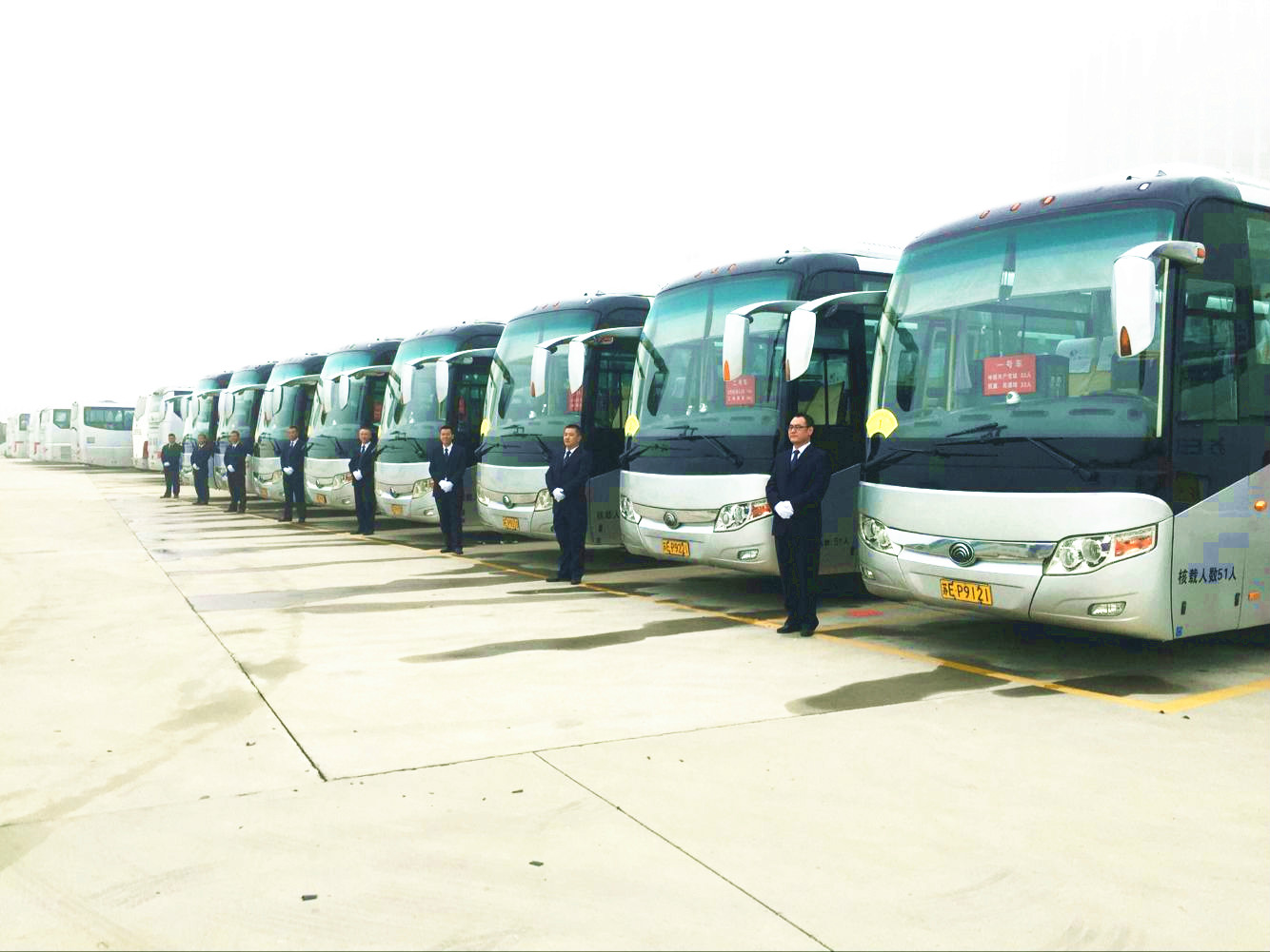 “兩會”公交車船分公司承擔(dān)用車任務(wù)2_副本.jpg “兩會”公交車船分公司承擔(dān)用車任務(wù)2_副本.jpg