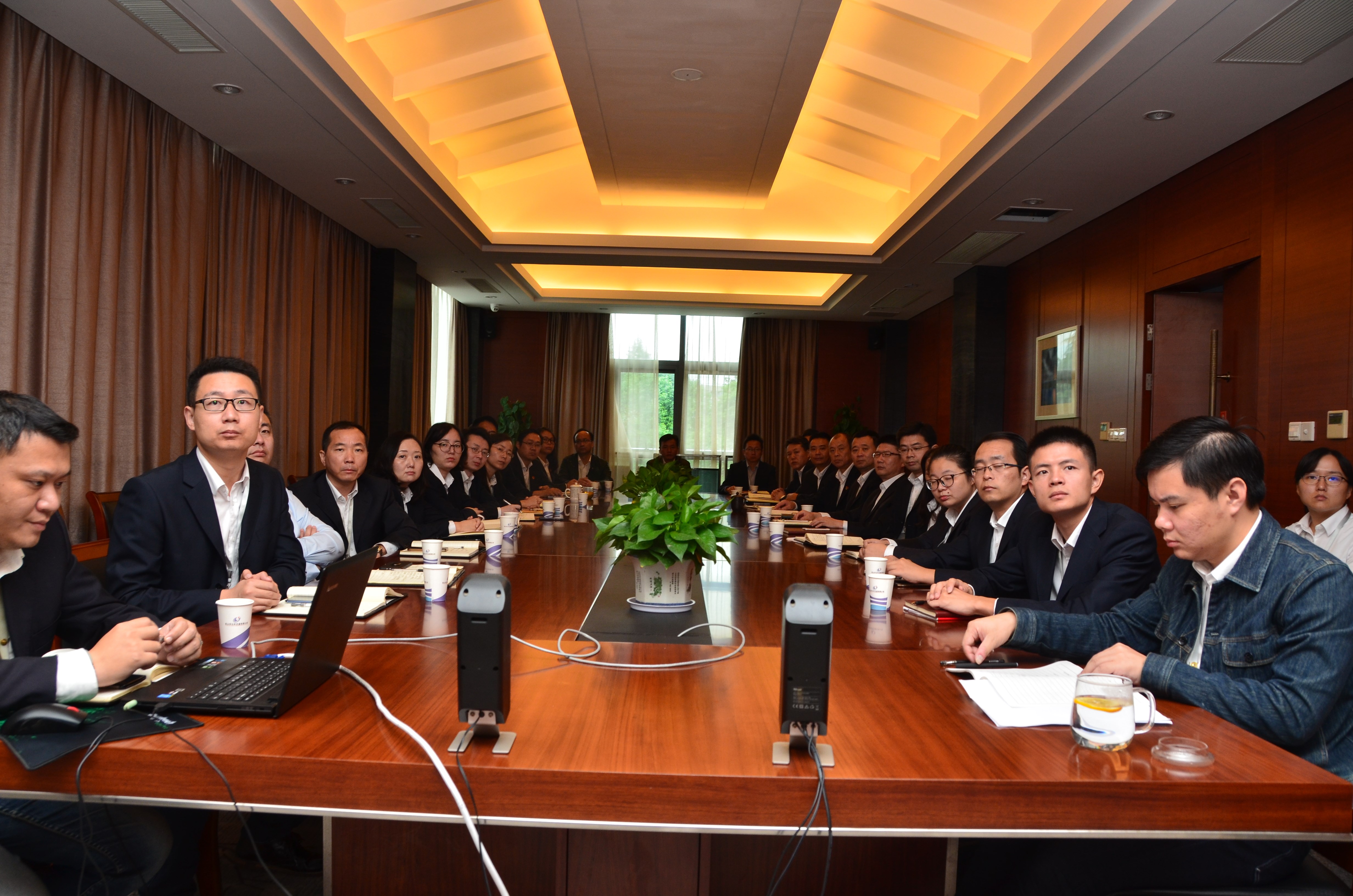 公交黨總支集中組織收看十九次全國(guó)代表大會(huì)開幕會(huì).JPG 公交黨總支集中組織收看十九次全國(guó)代表大會(huì)開幕會(huì).JPG