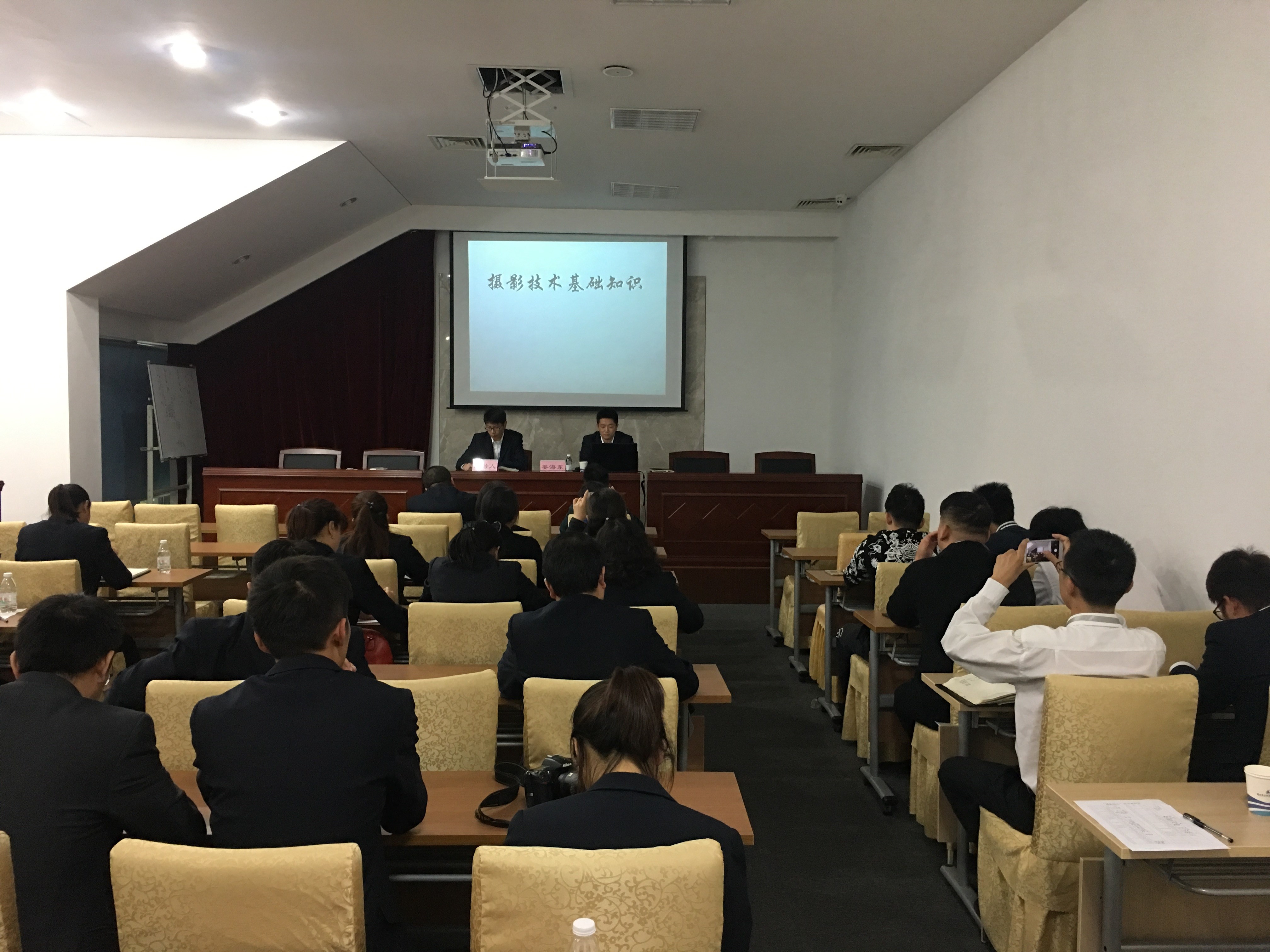 集團組織開展“攝影技巧培訓”活動 (2).JPG
