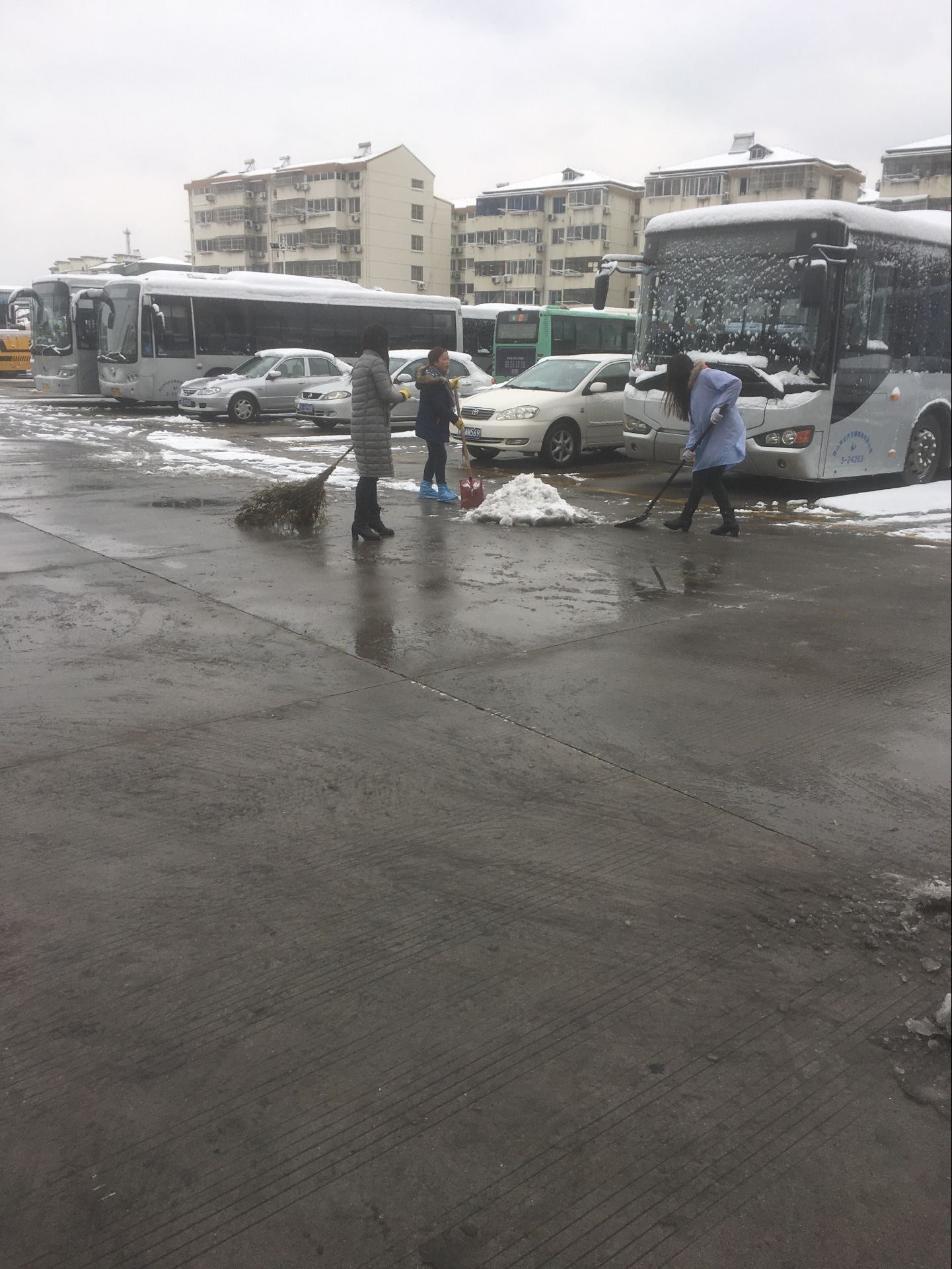西需浦場地清理積雪.jpg 西需浦場地清理積雪.jpg
