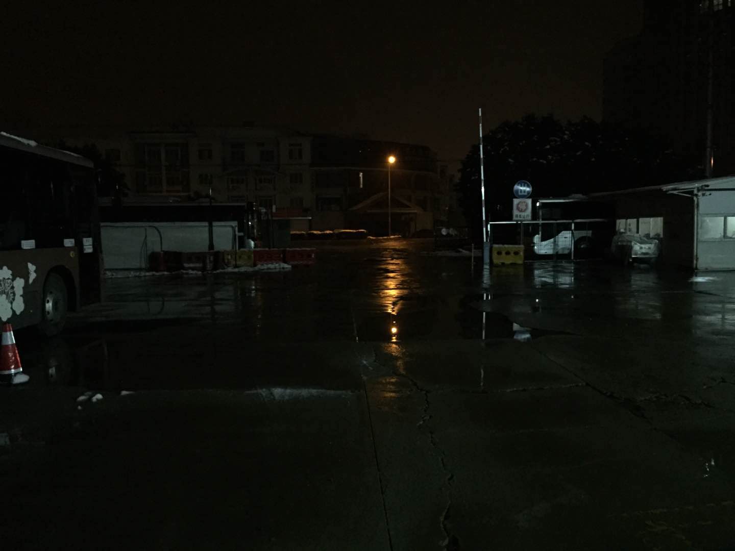 昆太路停車場無積雪結冰正常運營.jpg 昆太路停車場無積雪結冰正常運營.jpg