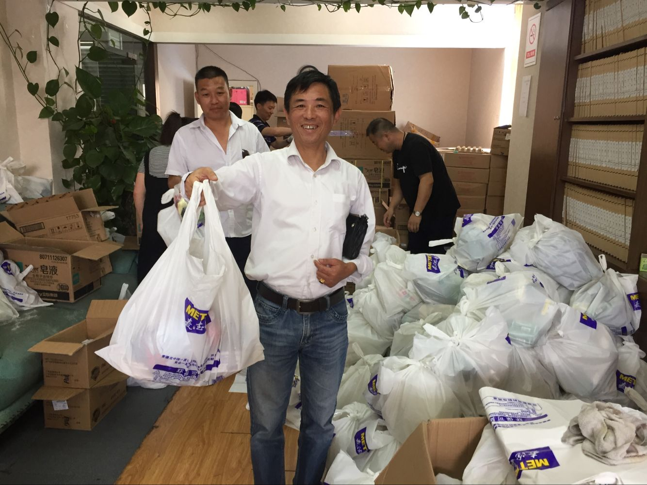 出租防暑降溫用品發(fā)放.png 出租防暑降溫用品發(fā)放.png