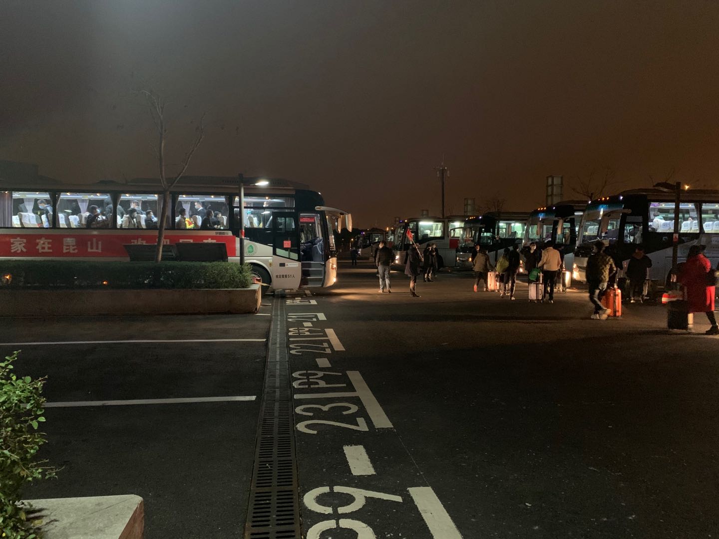 圖片-車船公司圓滿完成上海虹橋高鐵站至昆山夜間大型專線接送任務.jpg 圖片-車船公司圓滿完成上海虹橋高鐵站至昆山夜間大型專線接送任務.jpg