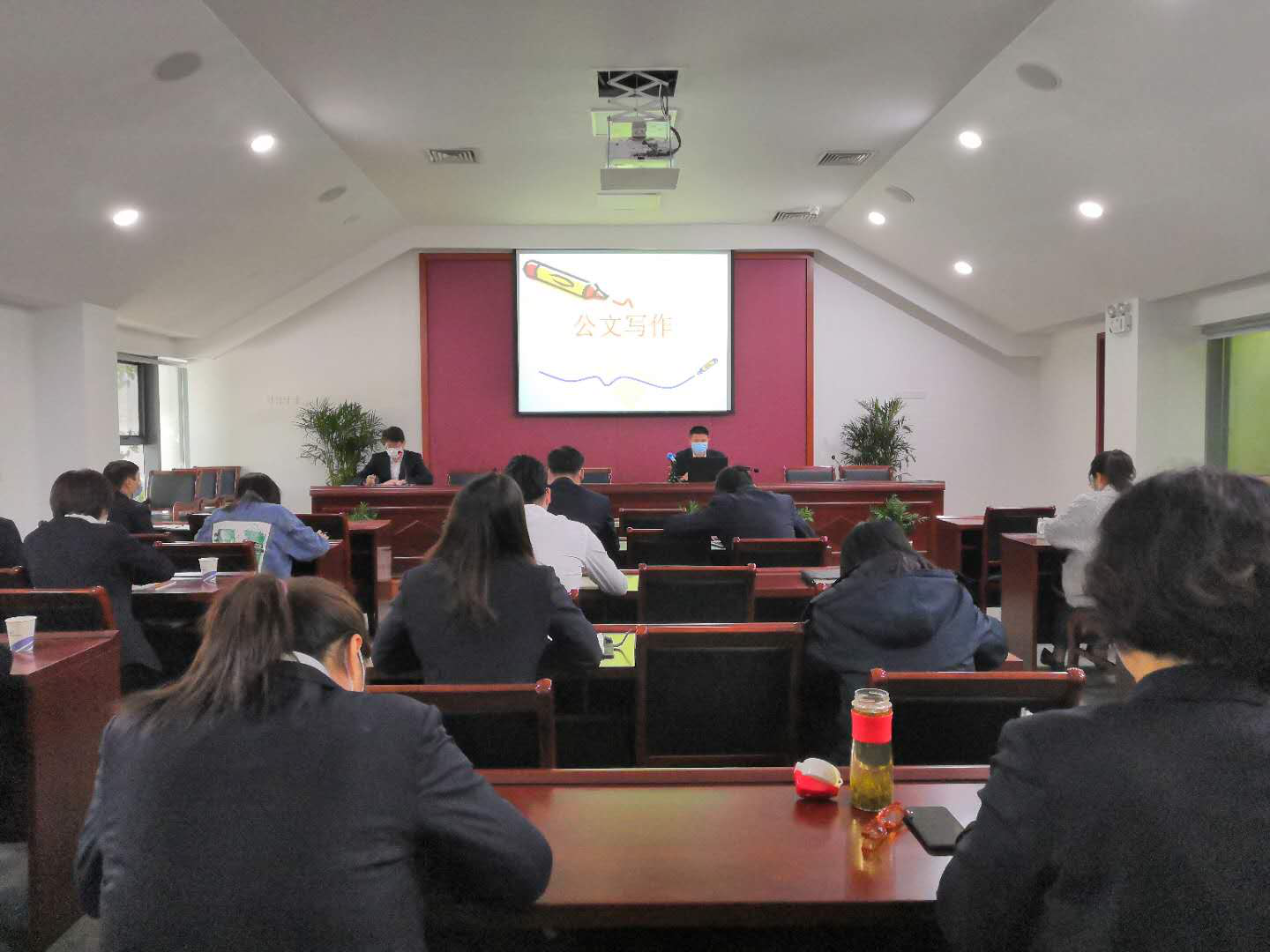公交集團(tuán)開展“企業(yè)宣傳及公文寫作能力提升”培訓(xùn).png 公交集團(tuán)開展“企業(yè)宣傳及公文寫作能力提升”培訓(xùn).png