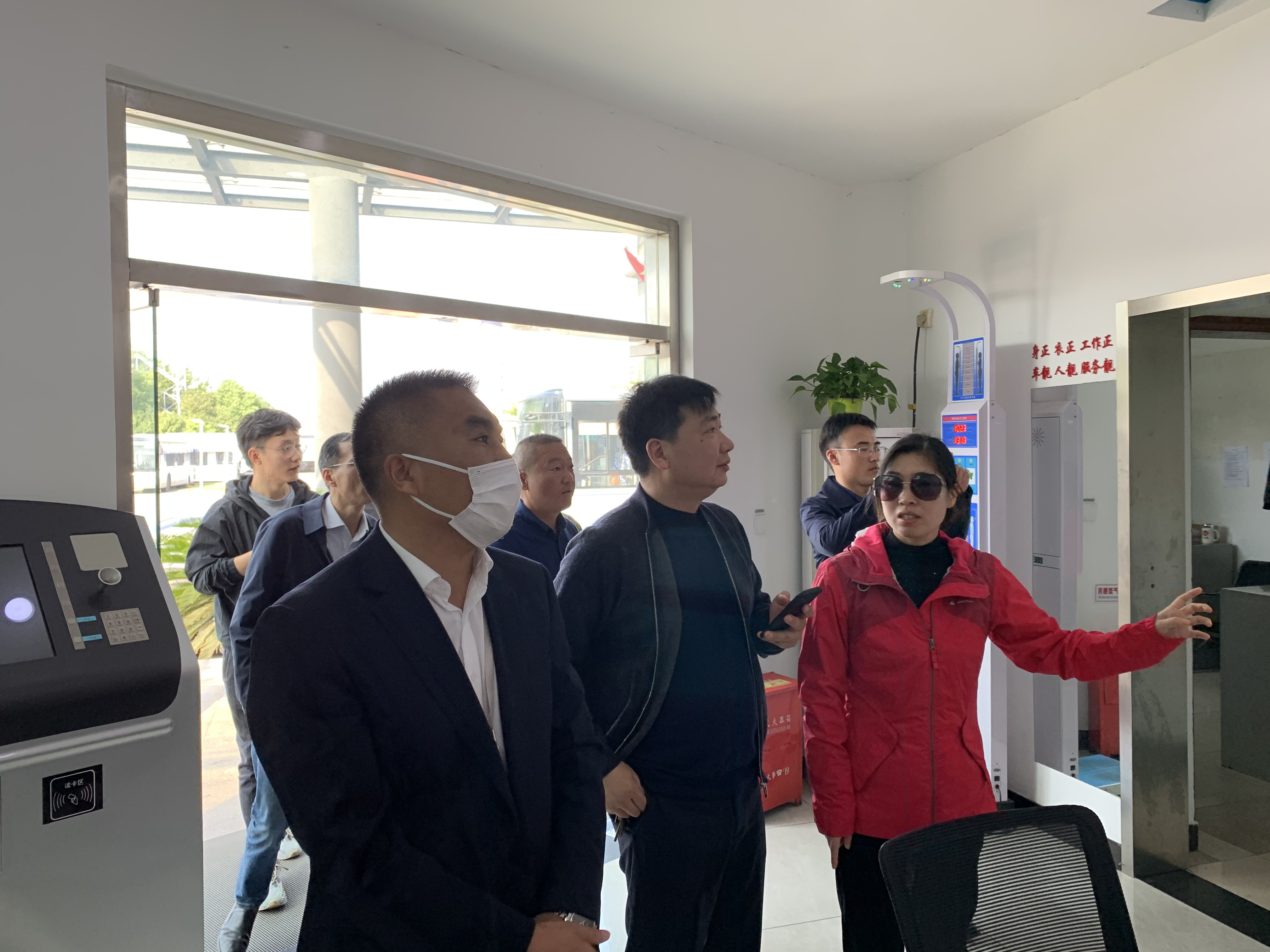 紹興公交參觀體育中心車隊(duì).png 紹興公交參觀體育中心車隊(duì).png